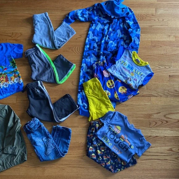 Bundle of 12 Items! Boys size 4 - Picture 2 of 10